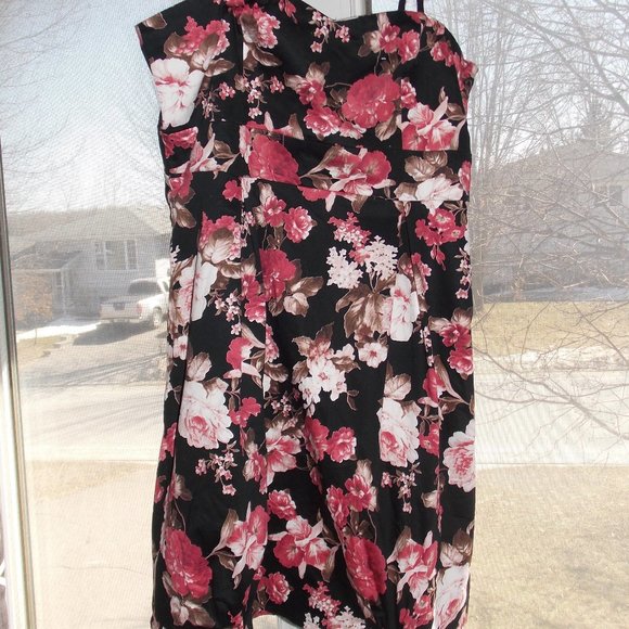 Black and Red Floral Mini Dress - Picture 1 of 8